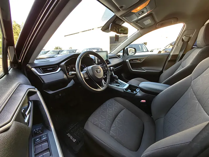 Cumpără / Vinde Toyota RAV 4 2021 SH, la cel mai bun pret pentru tine!
