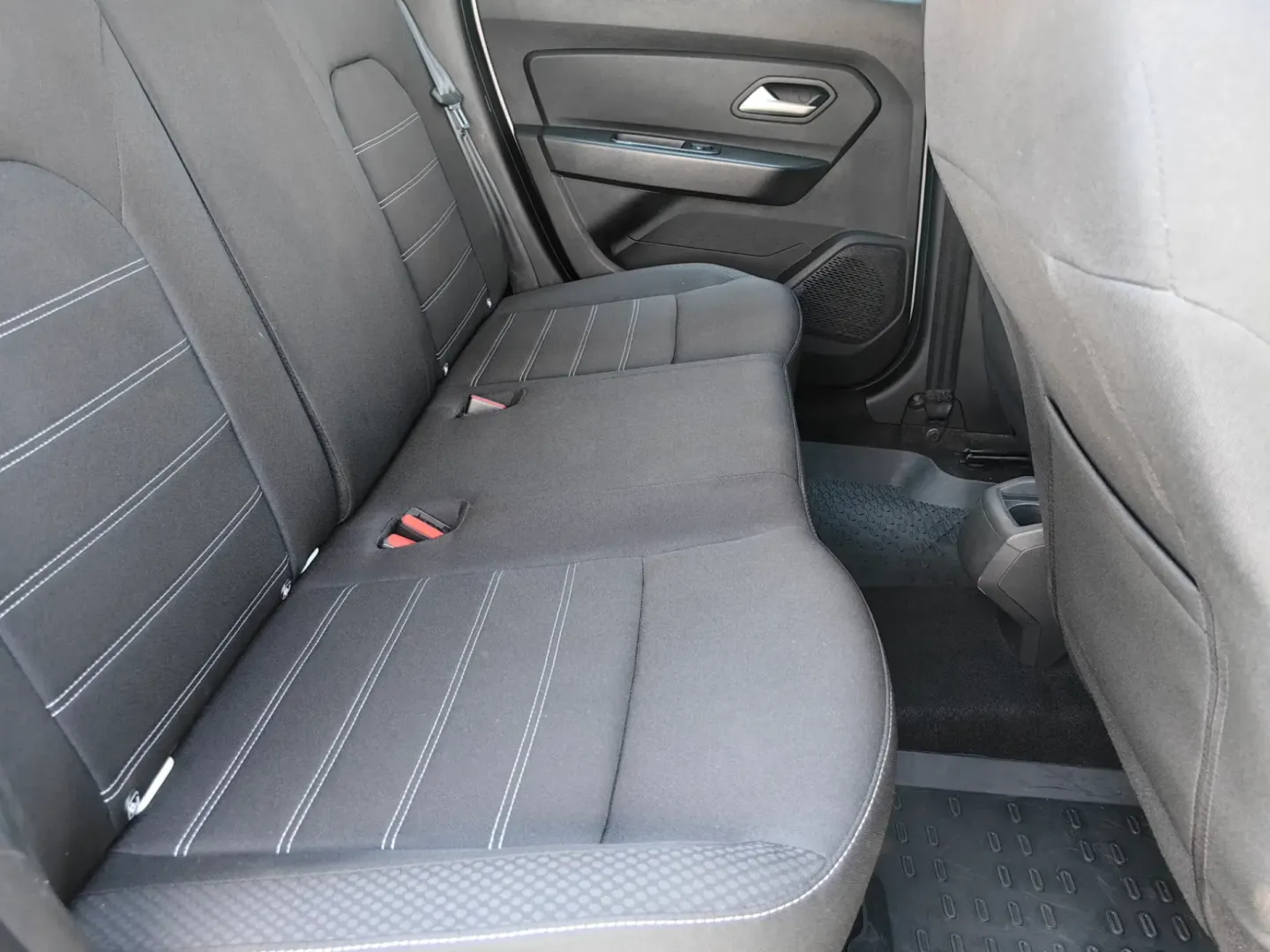 Cumpara/ Vinde online Dacia Duster 2023 SH, la cel mai bun pret pentru tine!