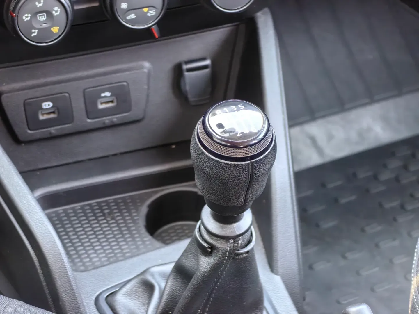 Cumpara/ Vinde online Dacia Duster 2023 SH, la cel mai bun pret pentru tine!