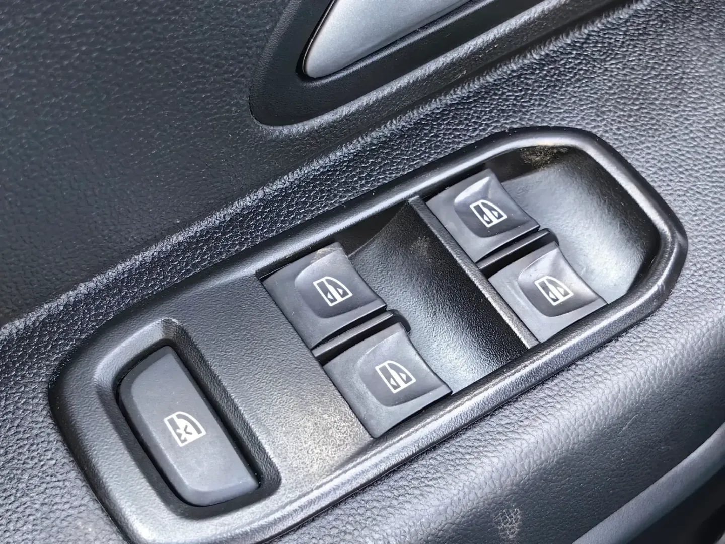 Cumpara/ Vinde online Dacia Duster 2023 SH, la cel mai bun pret pentru tine!