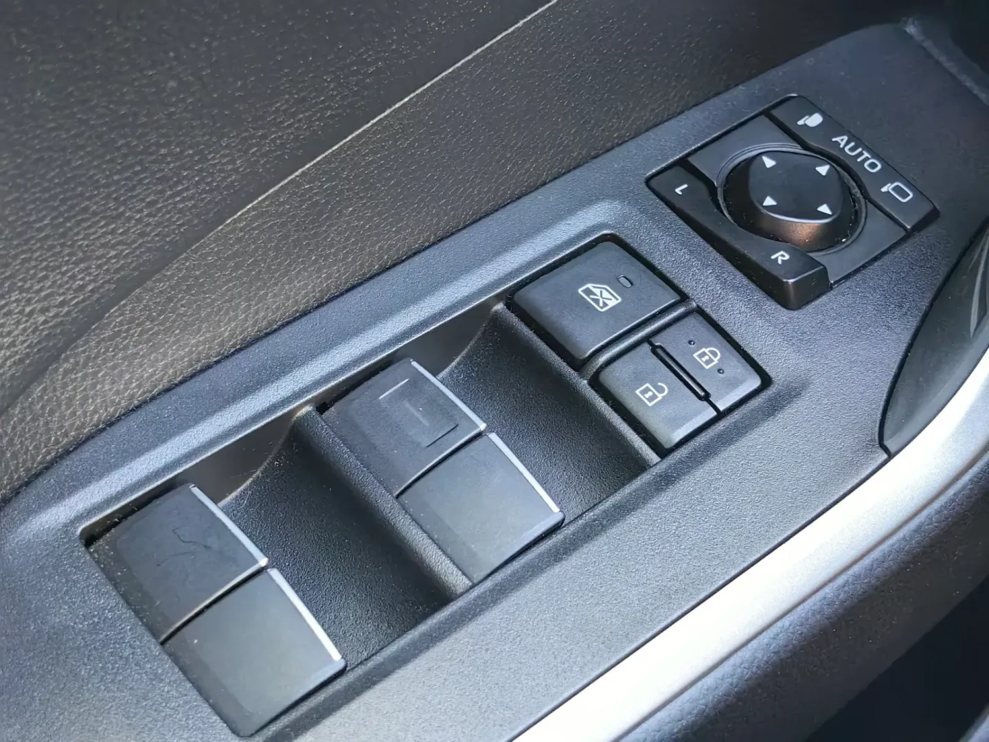 Cumpara/ Vinde online Toyota RAV 4 2021 SH, la cel mai bun pret pentru tine!