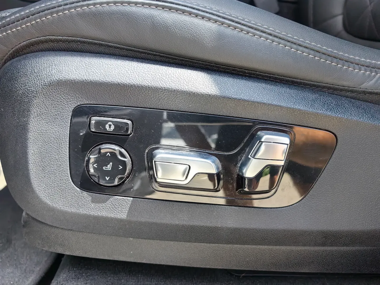 Cumpara/ Vinde online BMW X5 2023 SH, la cel mai bun pret pentru tine!