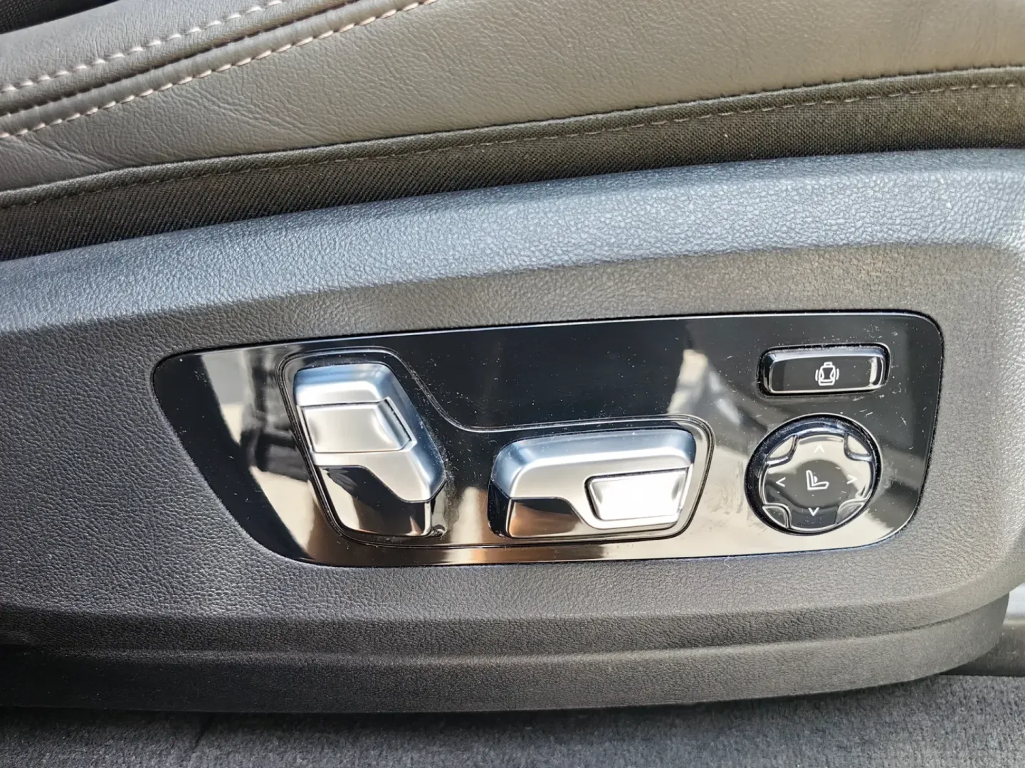 Cumpara/ Vinde online BMW X5 2023 SH, la cel mai bun pret pentru tine!