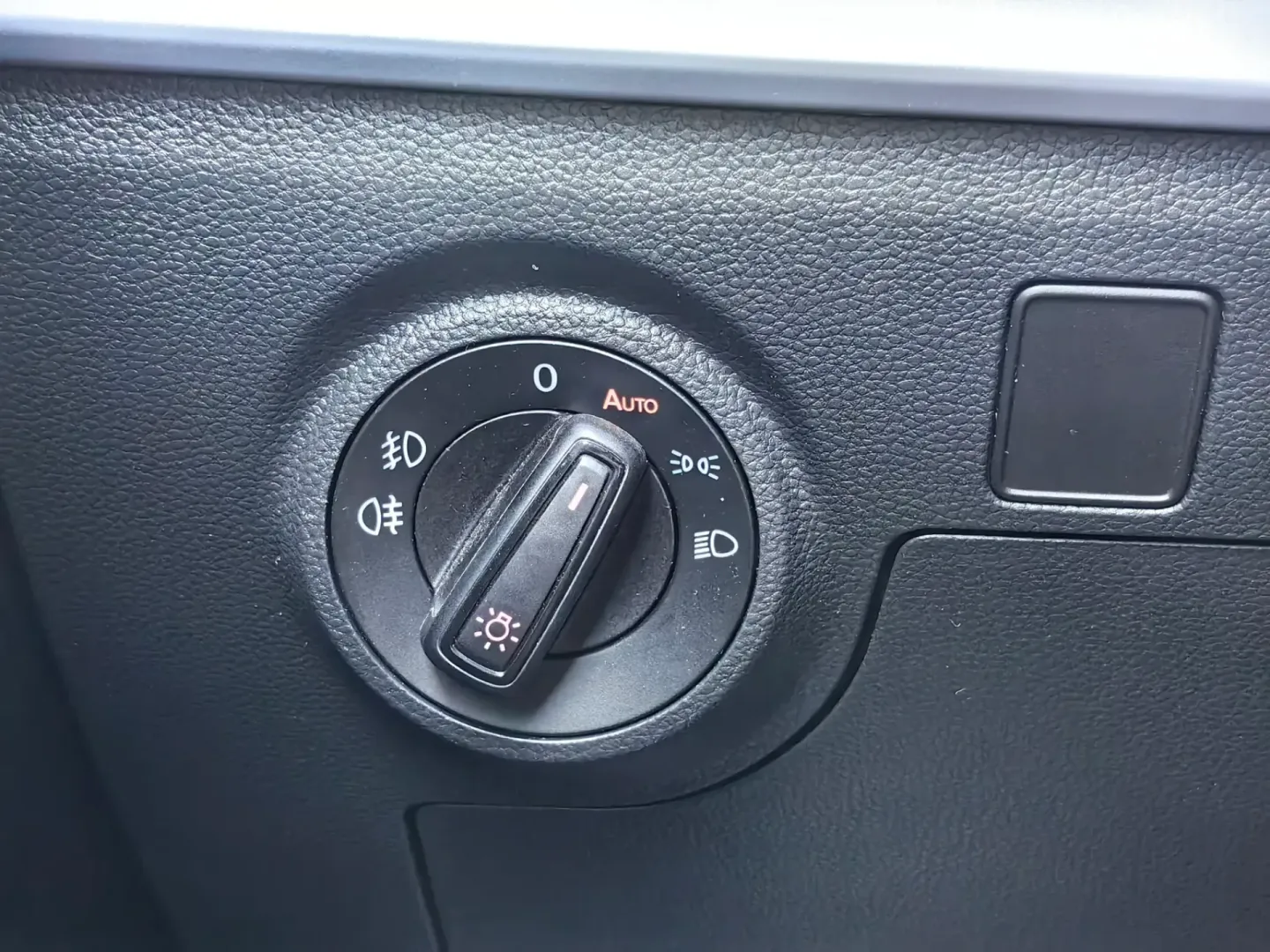 Cumpara/ Vinde online Seat Arona 2023 SH, la cel mai bun pret pentru tine!
