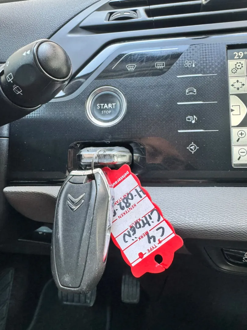 Cumpara/ Vinde online Citroen C4 2014 SH, la cel mai bun pret pentru tine!