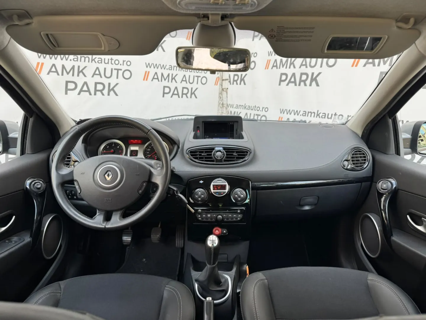 Cumpara/ Vinde online Renault  Clio 2012 SH, la cel mai bun pret pentru tine!