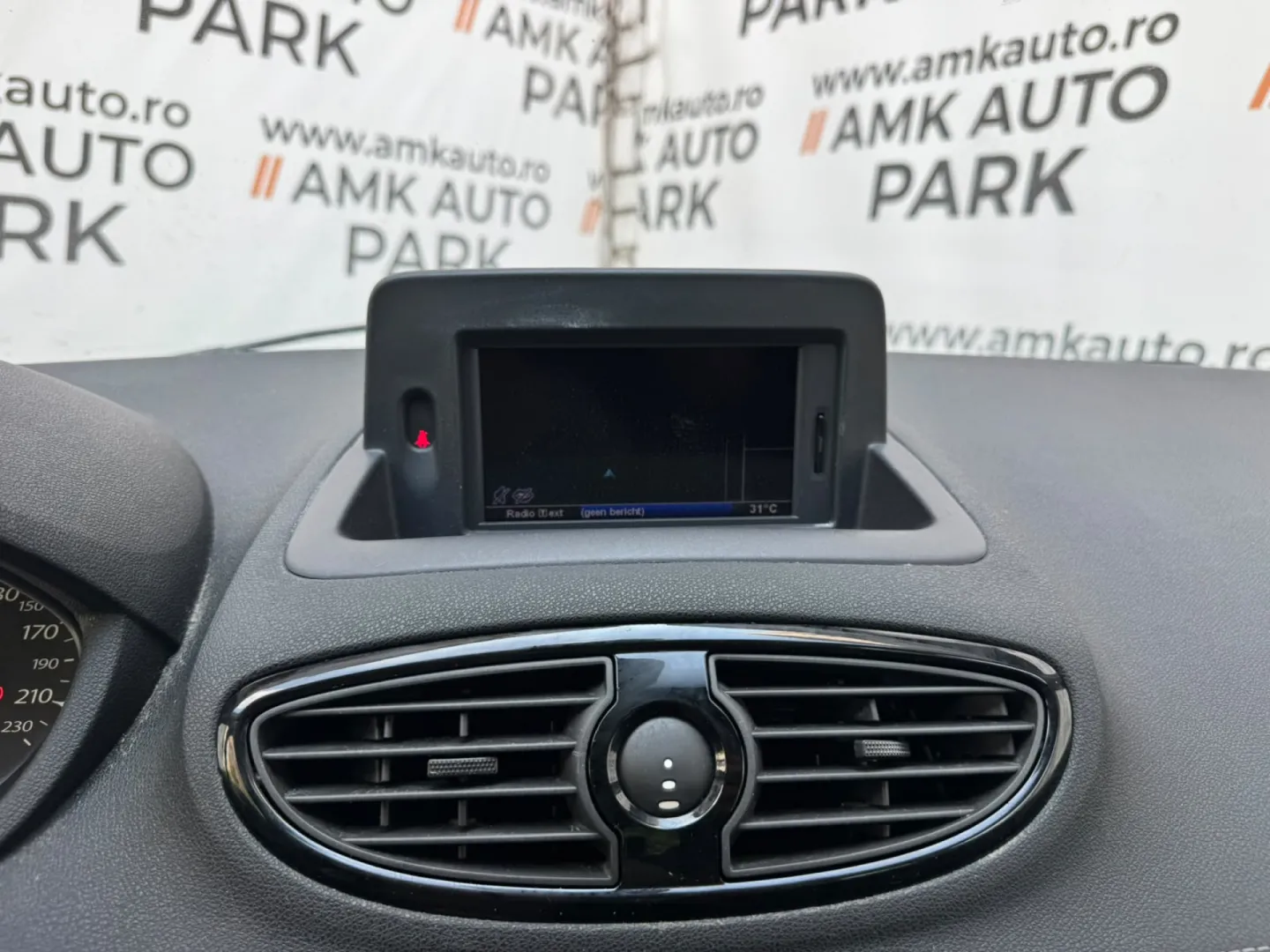 Cumpara/ Vinde online Renault  Clio 2012 SH, la cel mai bun pret pentru tine!
