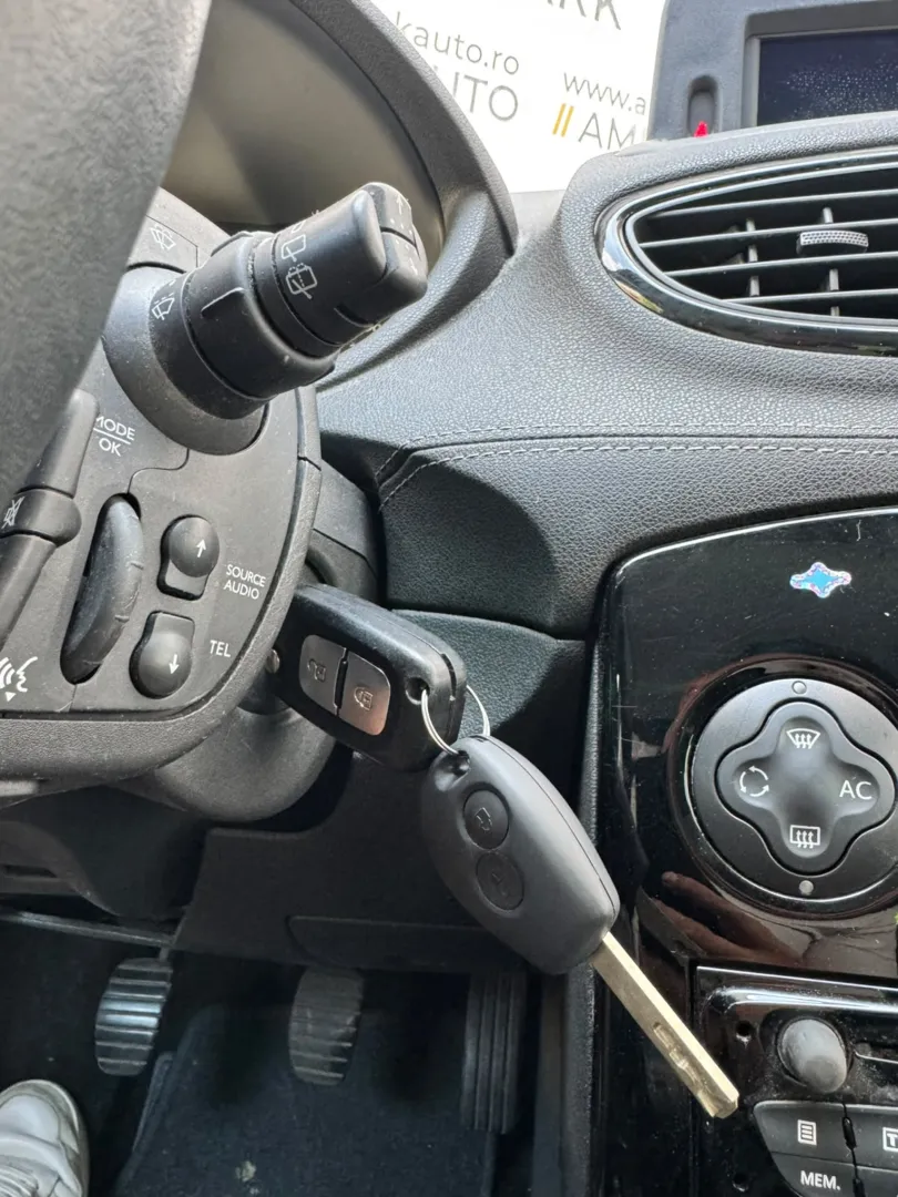 Cumpara/ Vinde online Renault  Clio 2012 SH, la cel mai bun pret pentru tine!
