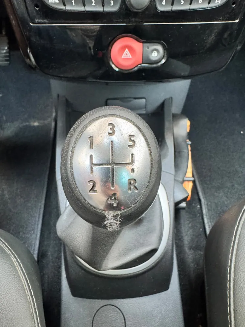 Cumpara/ Vinde online Renault  Clio 2012 SH, la cel mai bun pret pentru tine!