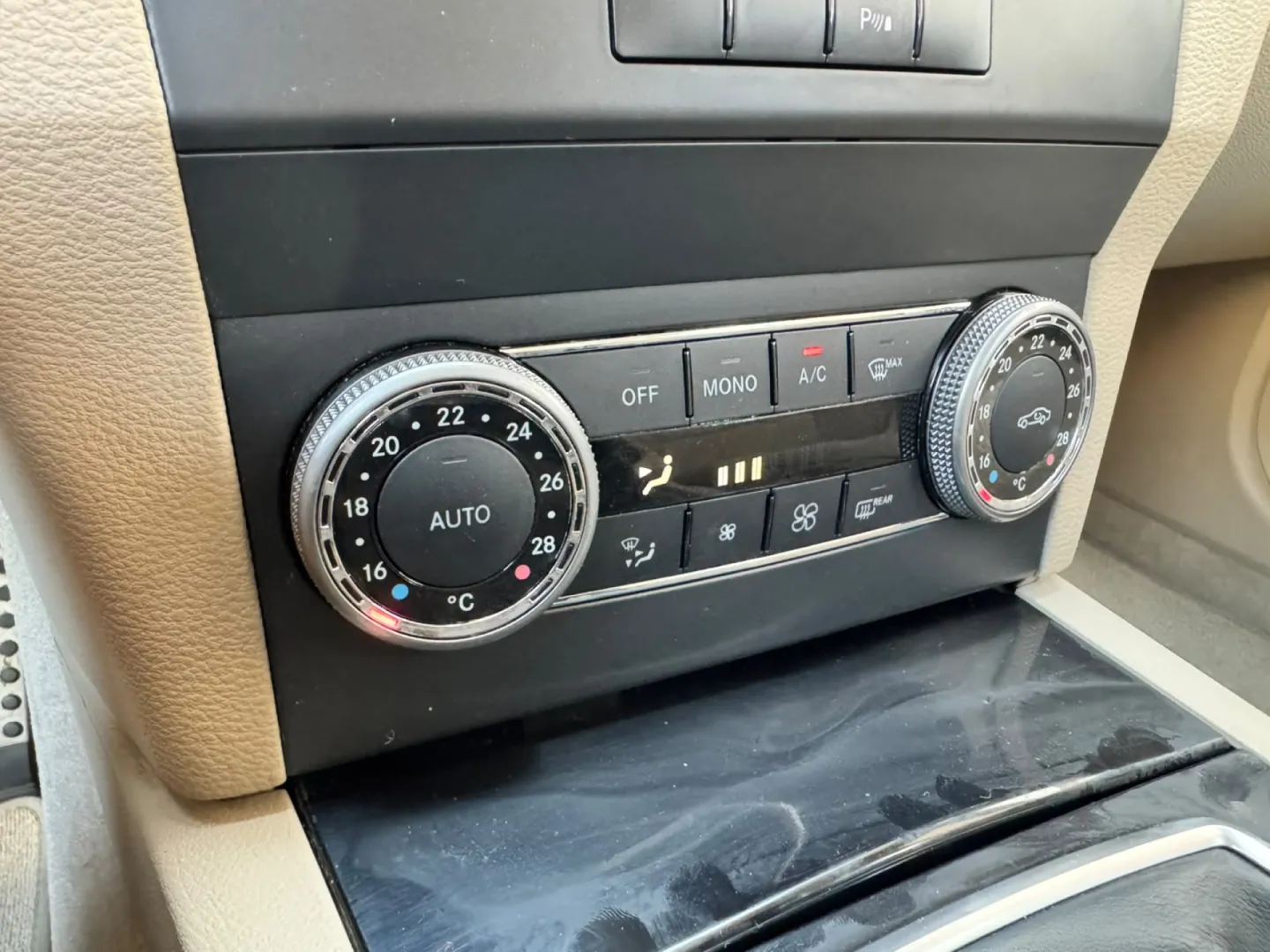 Cumpara/ Vinde online Mercedes-Benz GLK-Class 2011 SH, la cel mai bun pret pentru tine!