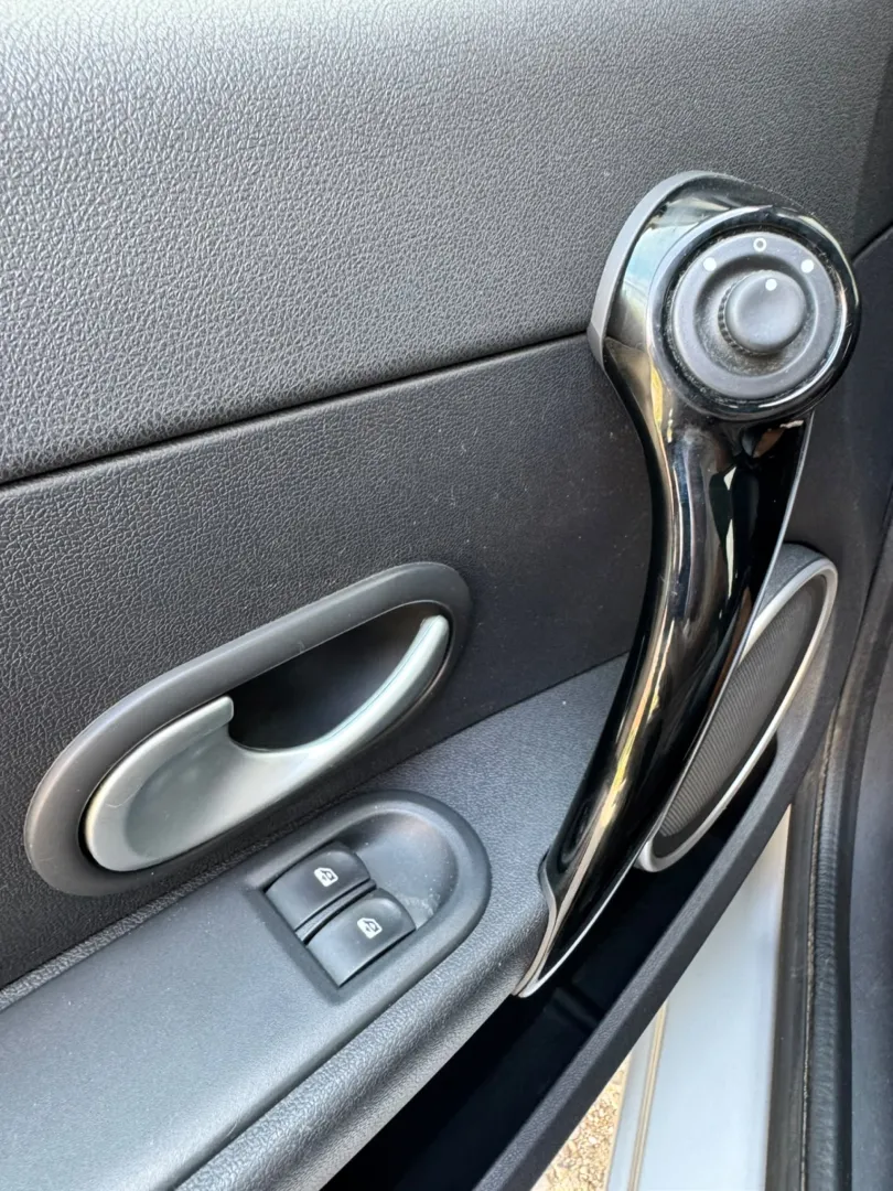 Cumpara/ Vinde online Renault  Clio 2012 SH, la cel mai bun pret pentru tine!