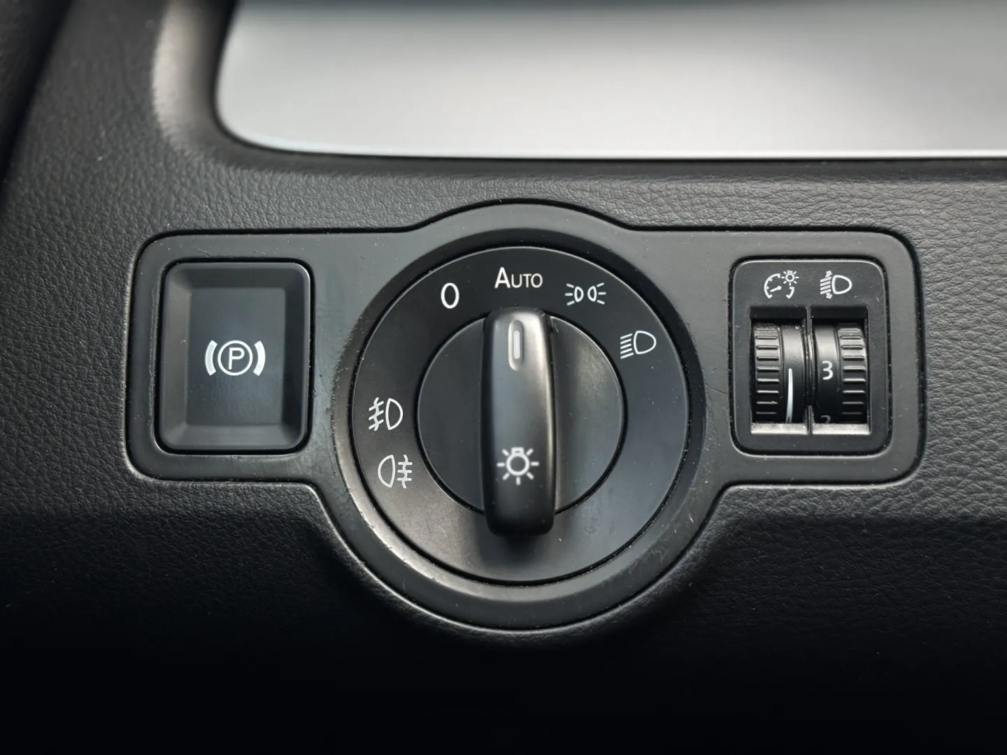 Cumpara/ Vinde online Volkswagen Passat 2009 SH, la cel mai bun pret pentru tine!
