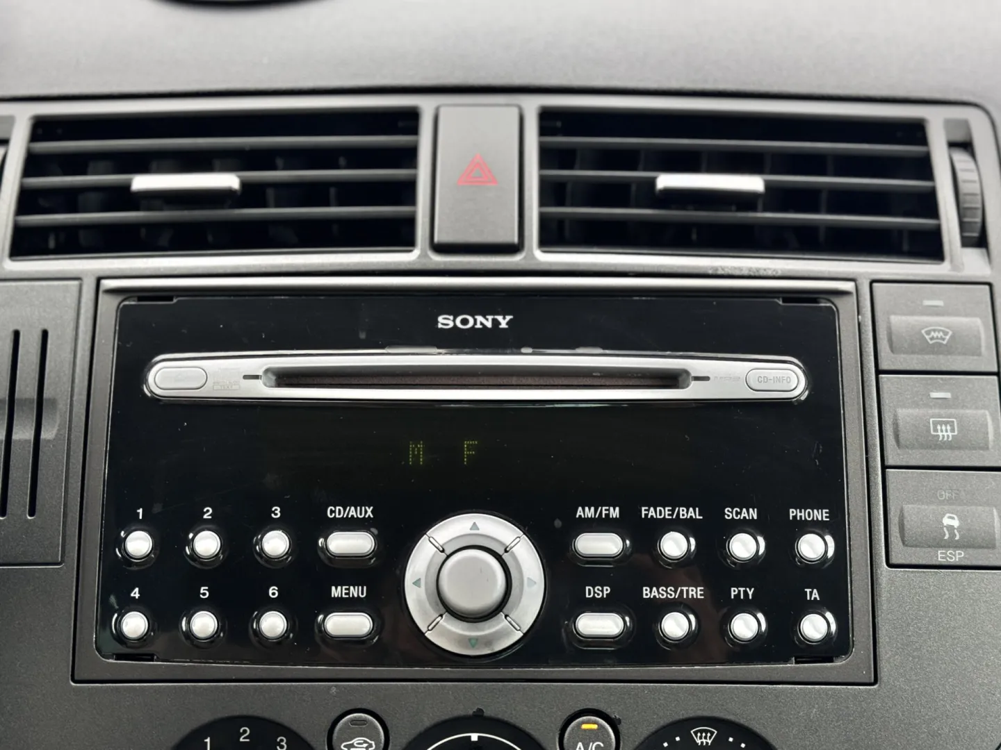 Cumpara/ Vinde online Ford C-Max 2005 SH, la cel mai bun pret pentru tine!