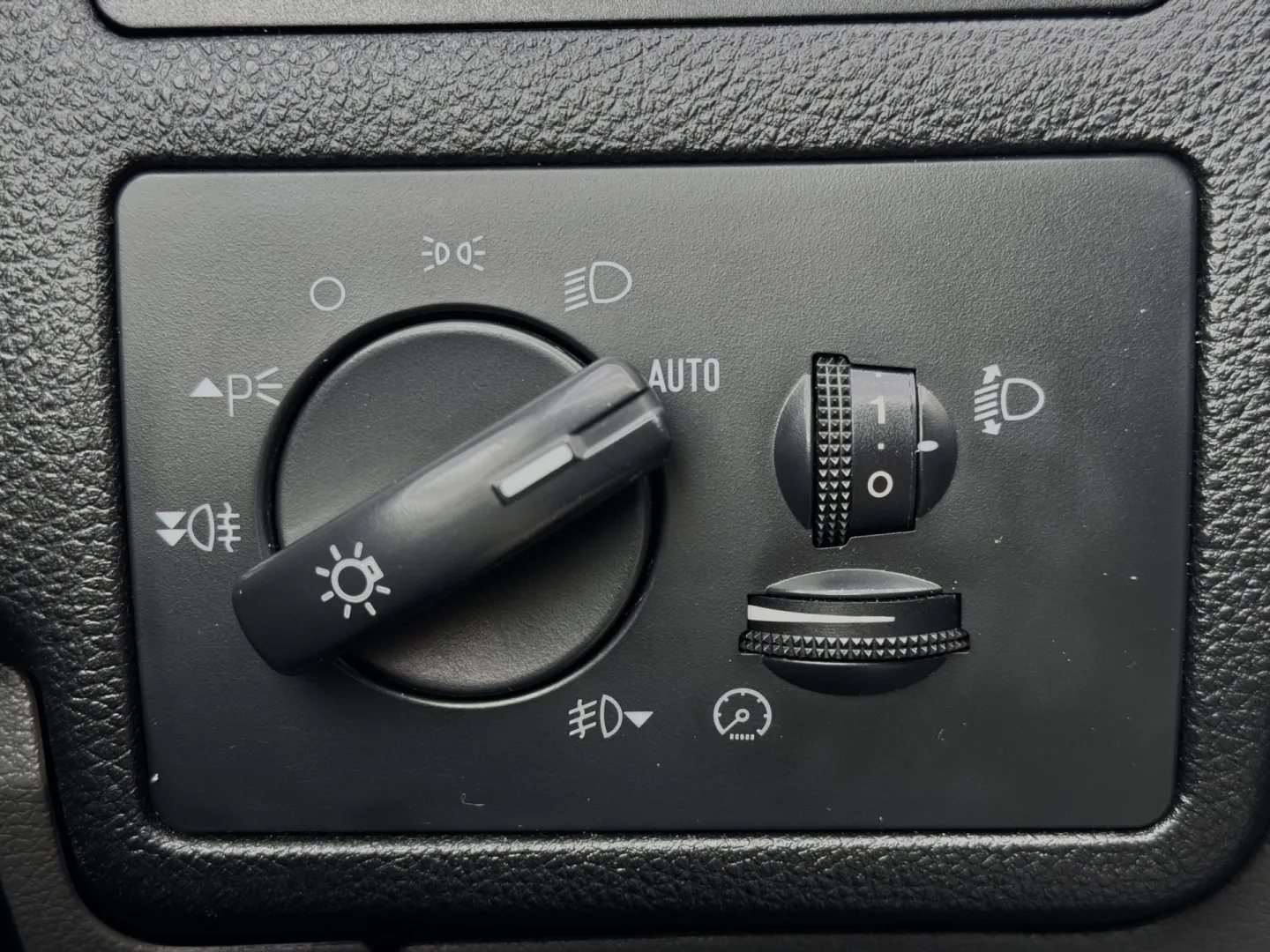 Cumpara/ Vinde online Ford C-Max 2005 SH, la cel mai bun pret pentru tine!