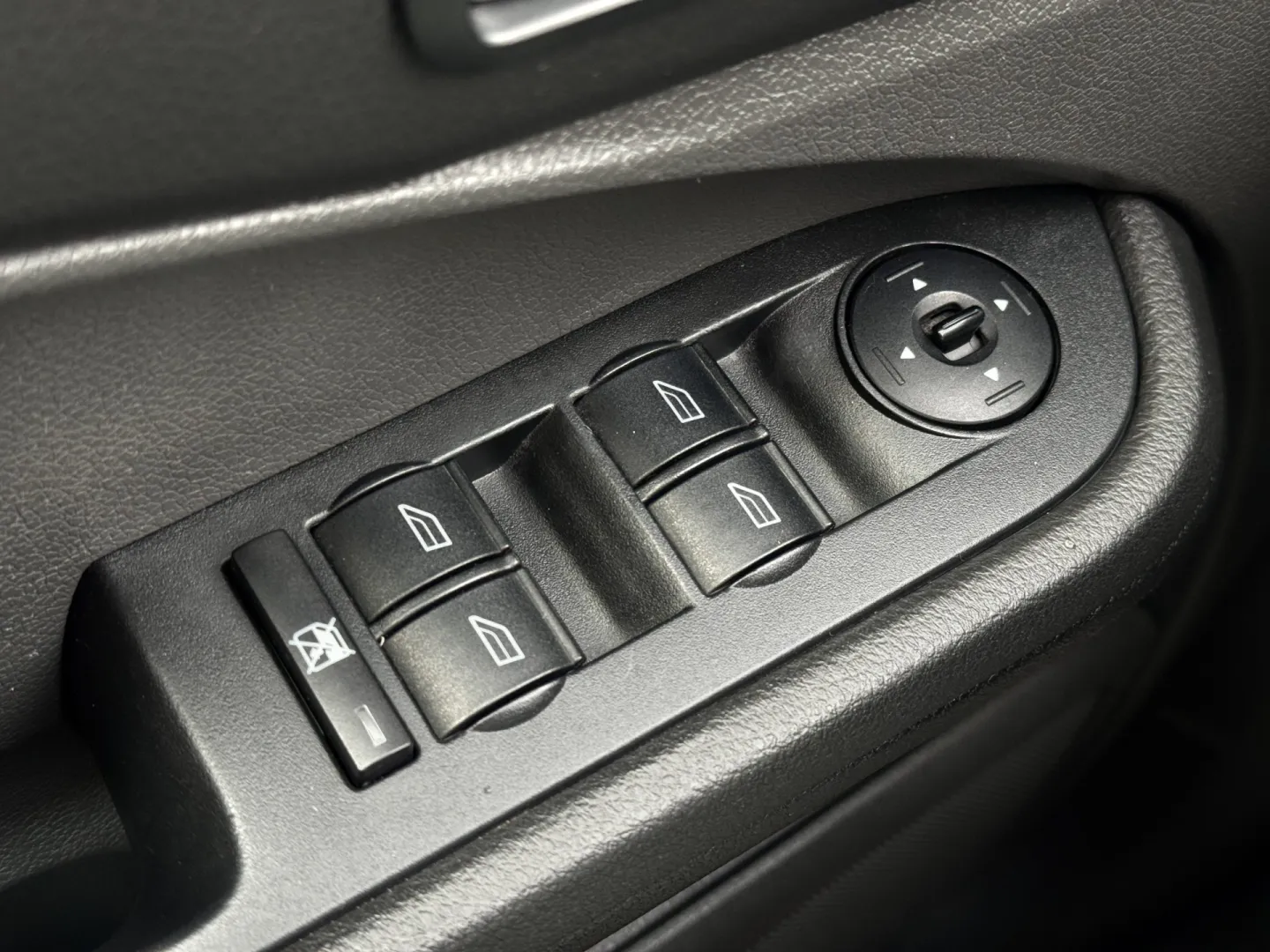 Cumpara/ Vinde online Ford C-Max 2005 SH, la cel mai bun pret pentru tine!
