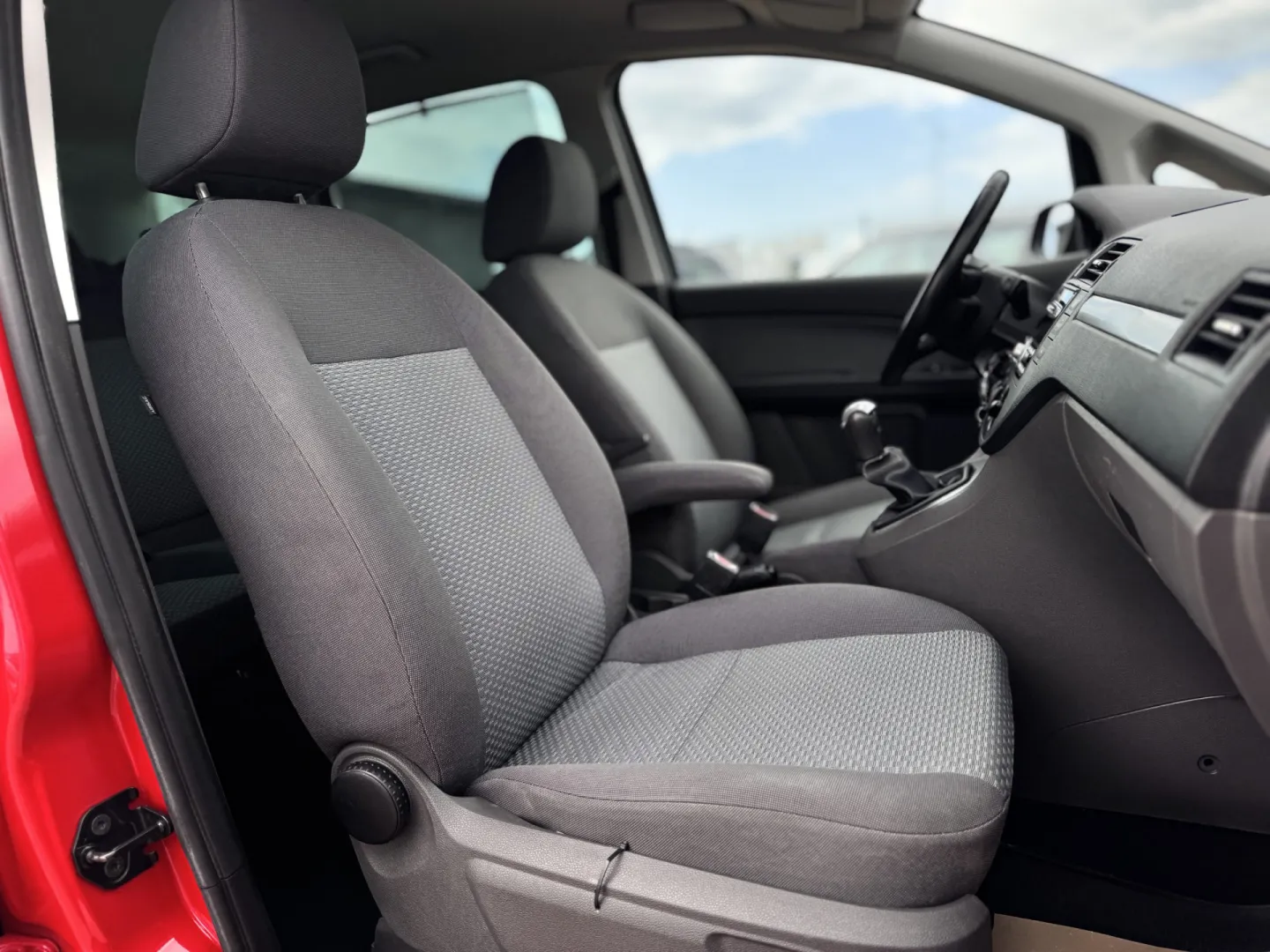 Cumpara/ Vinde online Ford C-Max 2005 SH, la cel mai bun pret pentru tine!