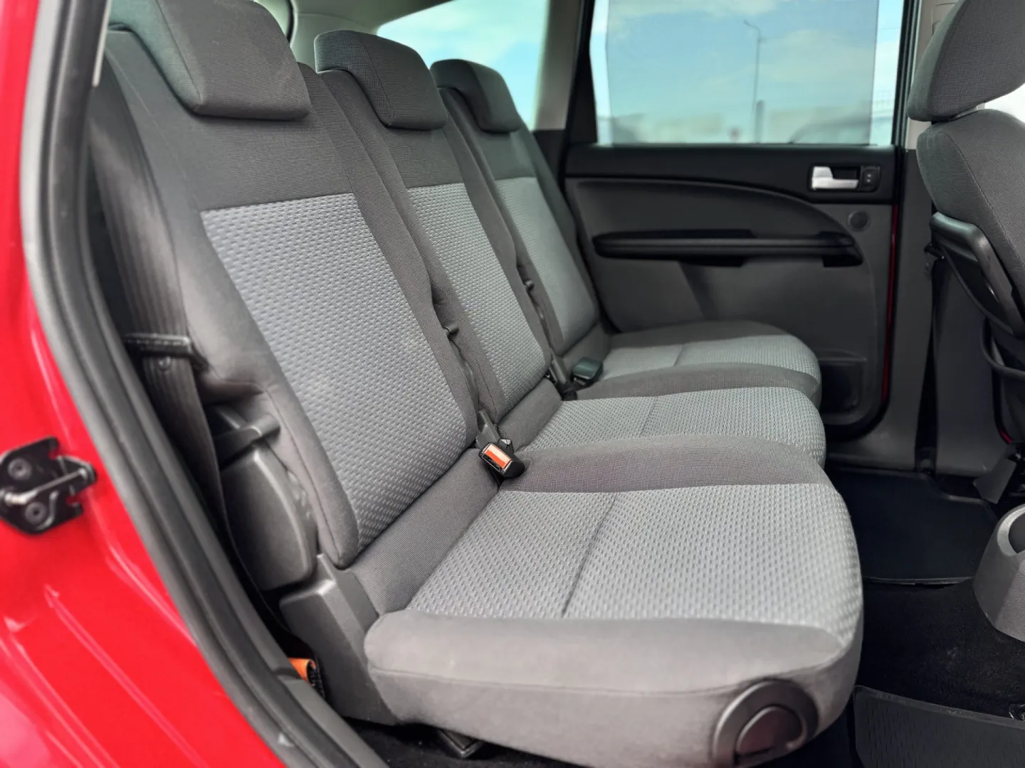 Cumpara/ Vinde online Ford C-Max 2005 SH, la cel mai bun pret pentru tine!