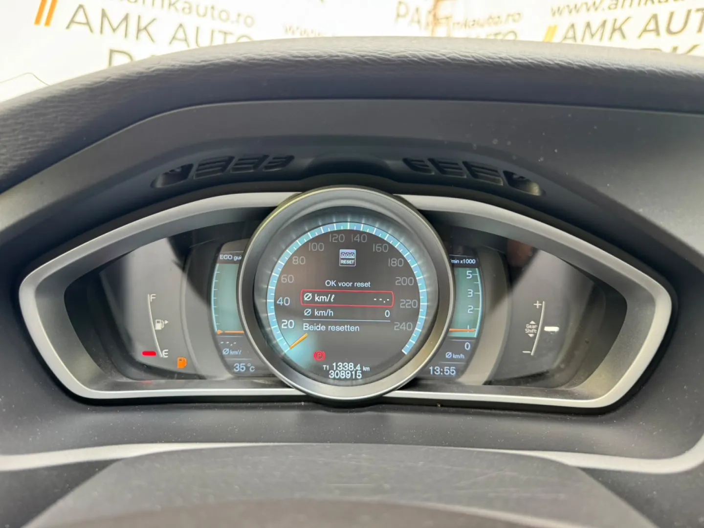Cumpara/ Vinde online Volvo V40 2012 SH, la cel mai bun pret pentru tine!