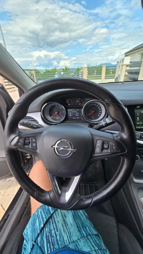 Cumpara/ Vinde online Opel Astra 2017 SH, la cel mai bun pret pentru tine!