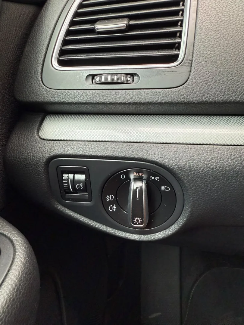 Cumpara/ Vinde online Volkswagen Sharan 2012 SH, la cel mai bun pret pentru tine!