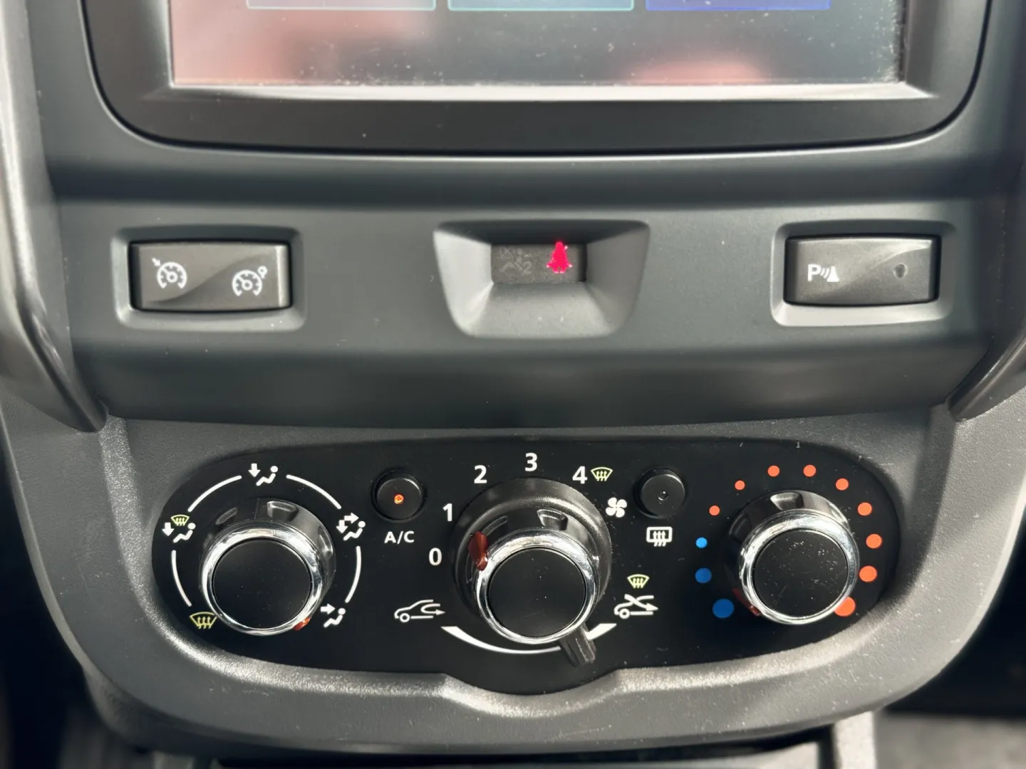 Cumpara/ Vinde online Dacia Duster 2015 SH, la cel mai bun pret pentru tine!