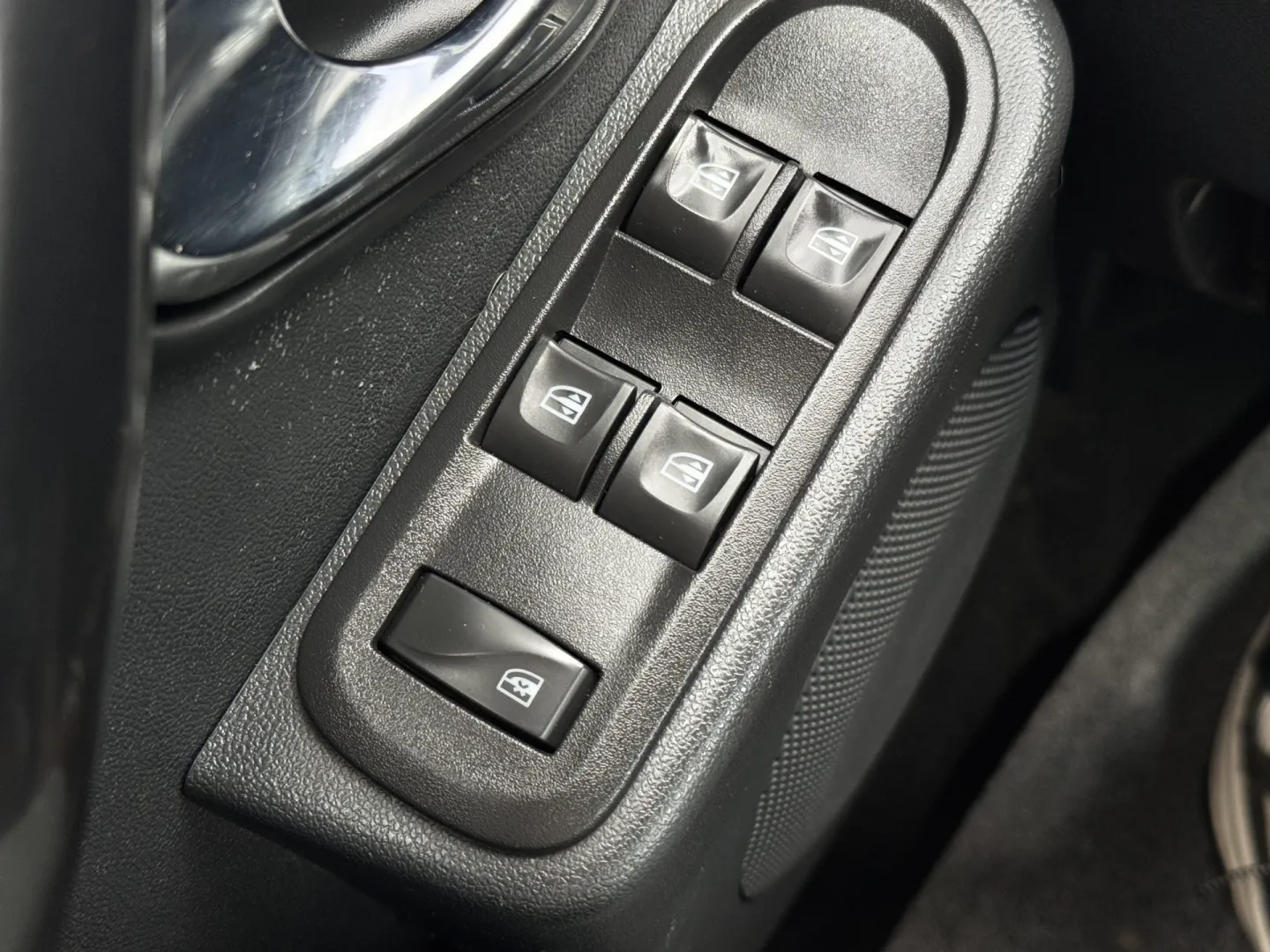 Cumpara/ Vinde online Dacia Duster 2015 SH, la cel mai bun pret pentru tine!