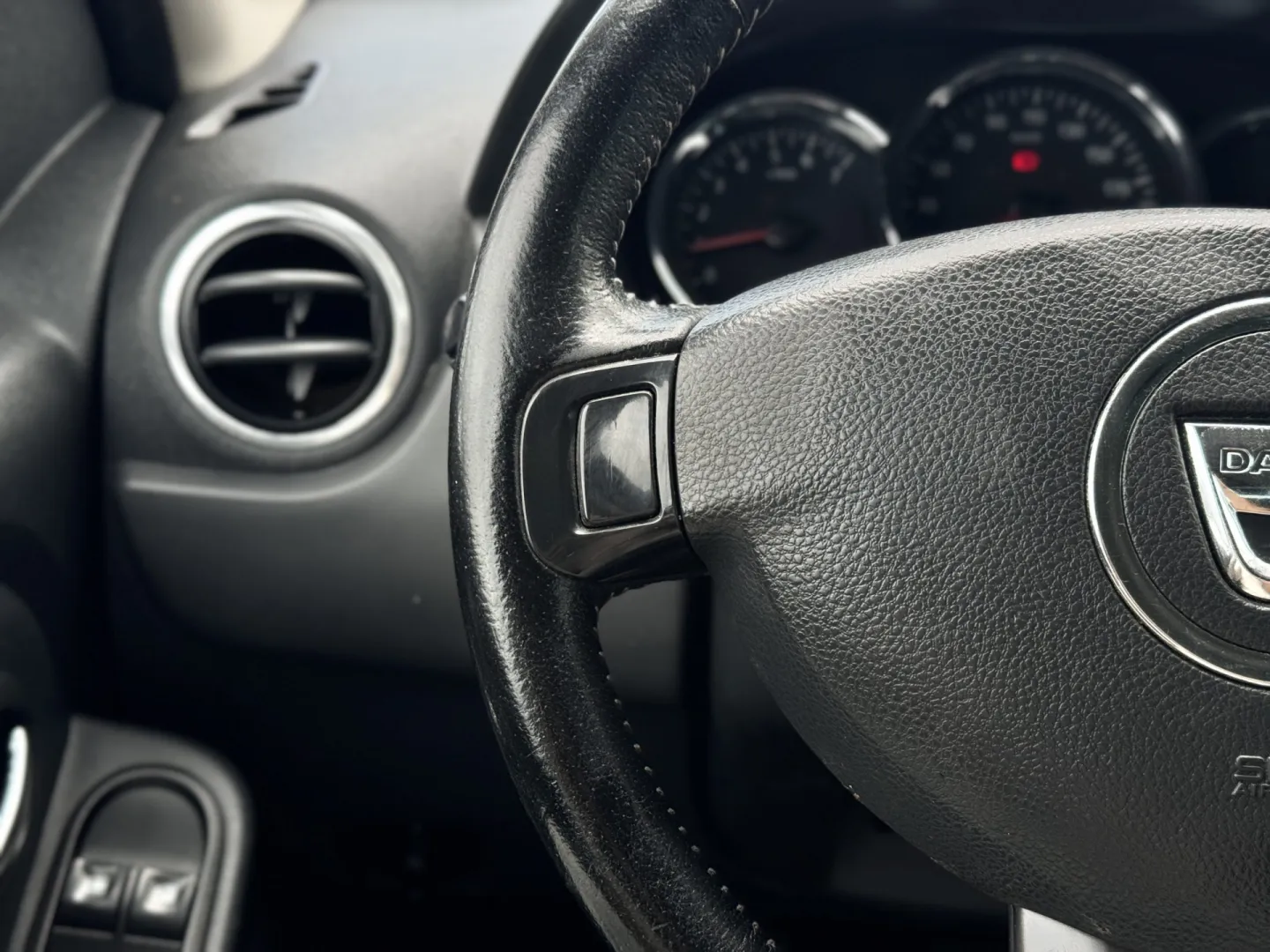Cumpara/ Vinde online Dacia Duster 2015 SH, la cel mai bun pret pentru tine!