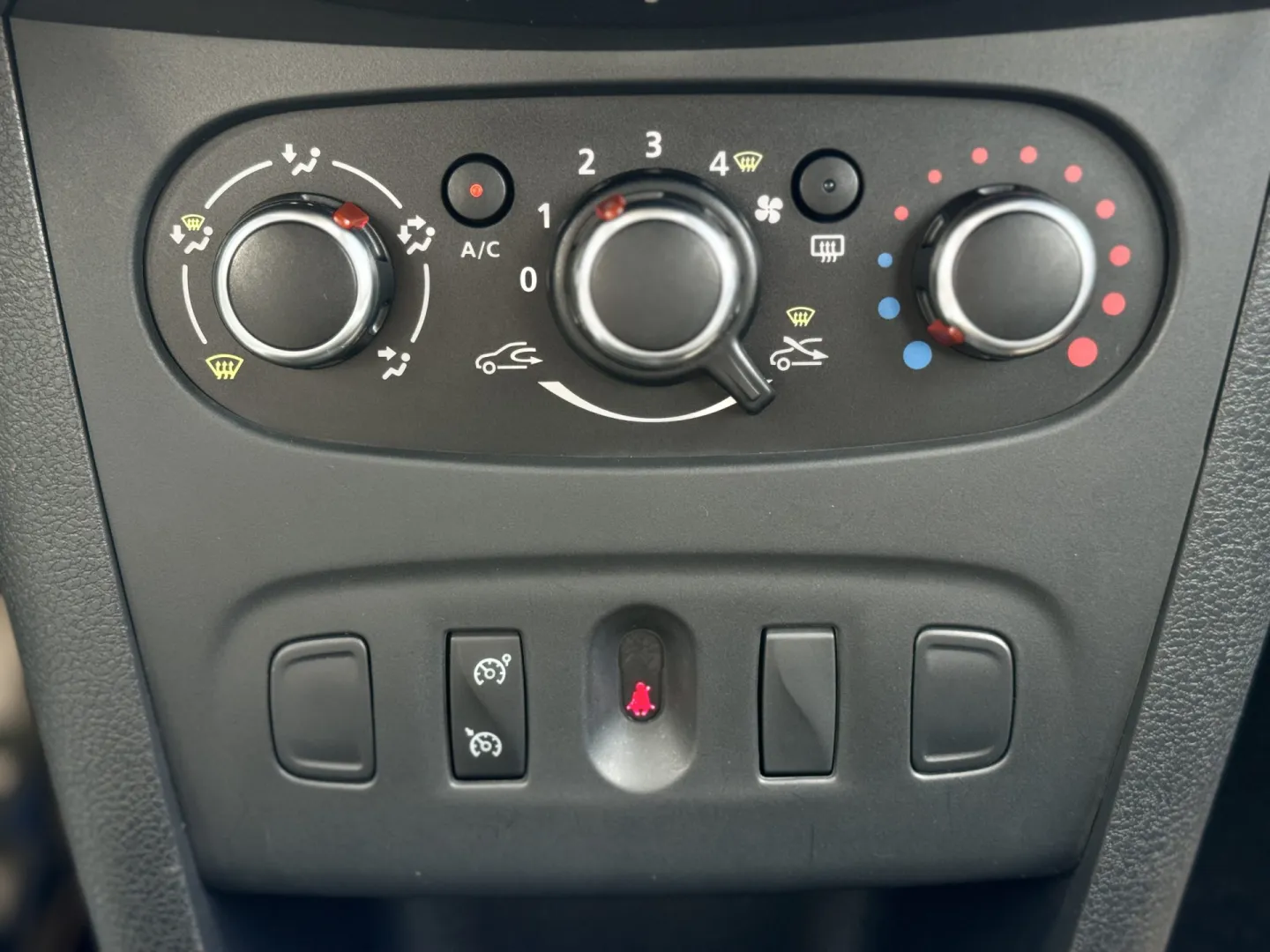 Cumpara/ Vinde online Dacia Logan 2017 SH, la cel mai bun pret pentru tine!