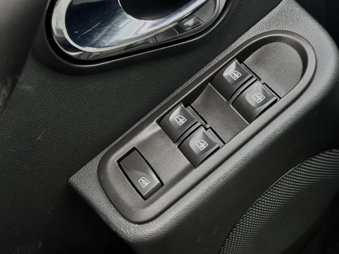 Cumpara/ Vinde online Dacia Duster 2015 SH, la cel mai bun pret pentru tine!