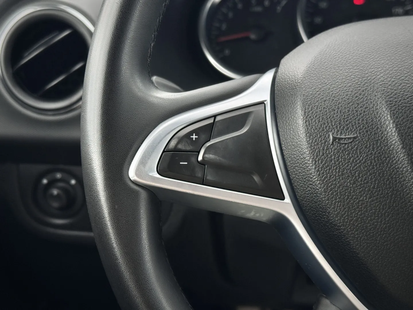 Cumpara/ Vinde online Dacia Logan 2017 SH, la cel mai bun pret pentru tine!