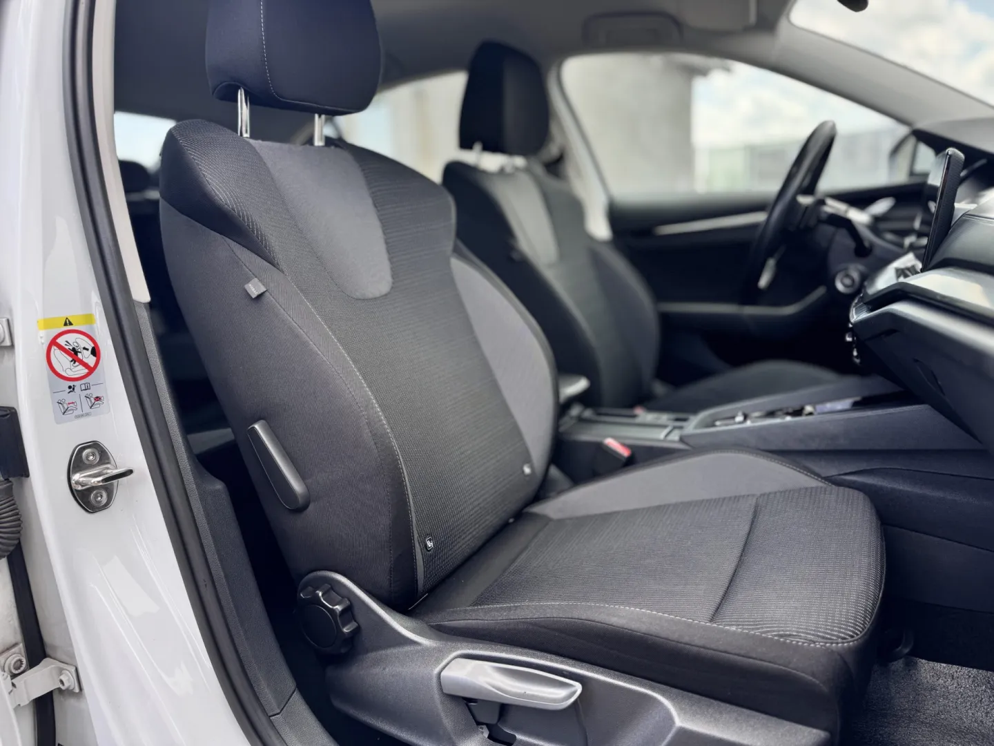 Cumpara/ Vinde online Skoda Octavia 2023 SH, la cel mai bun pret pentru tine!