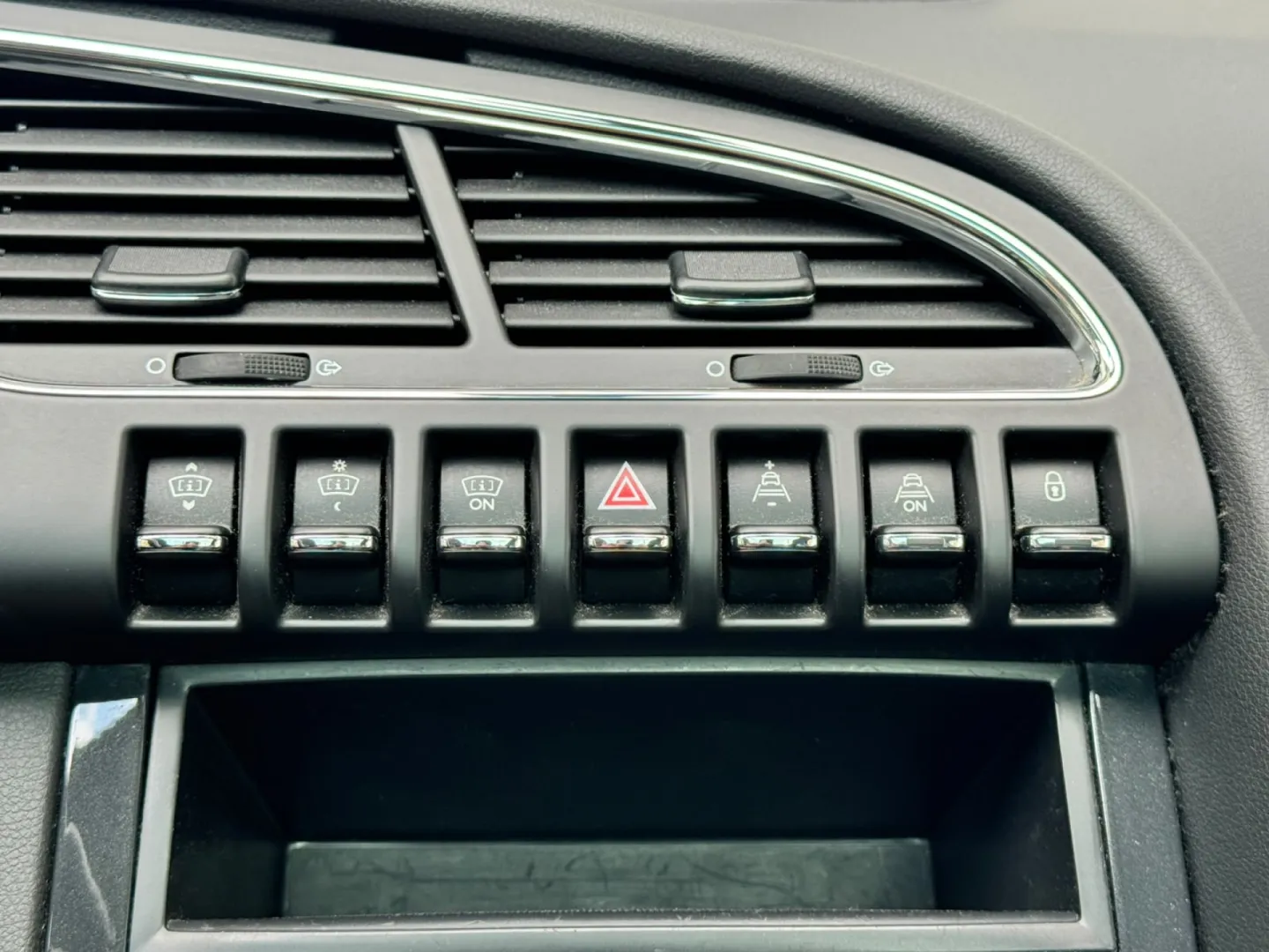 Cumpara/ Vinde online Peugeot 3008 2012 SH, la cel mai bun pret pentru tine!