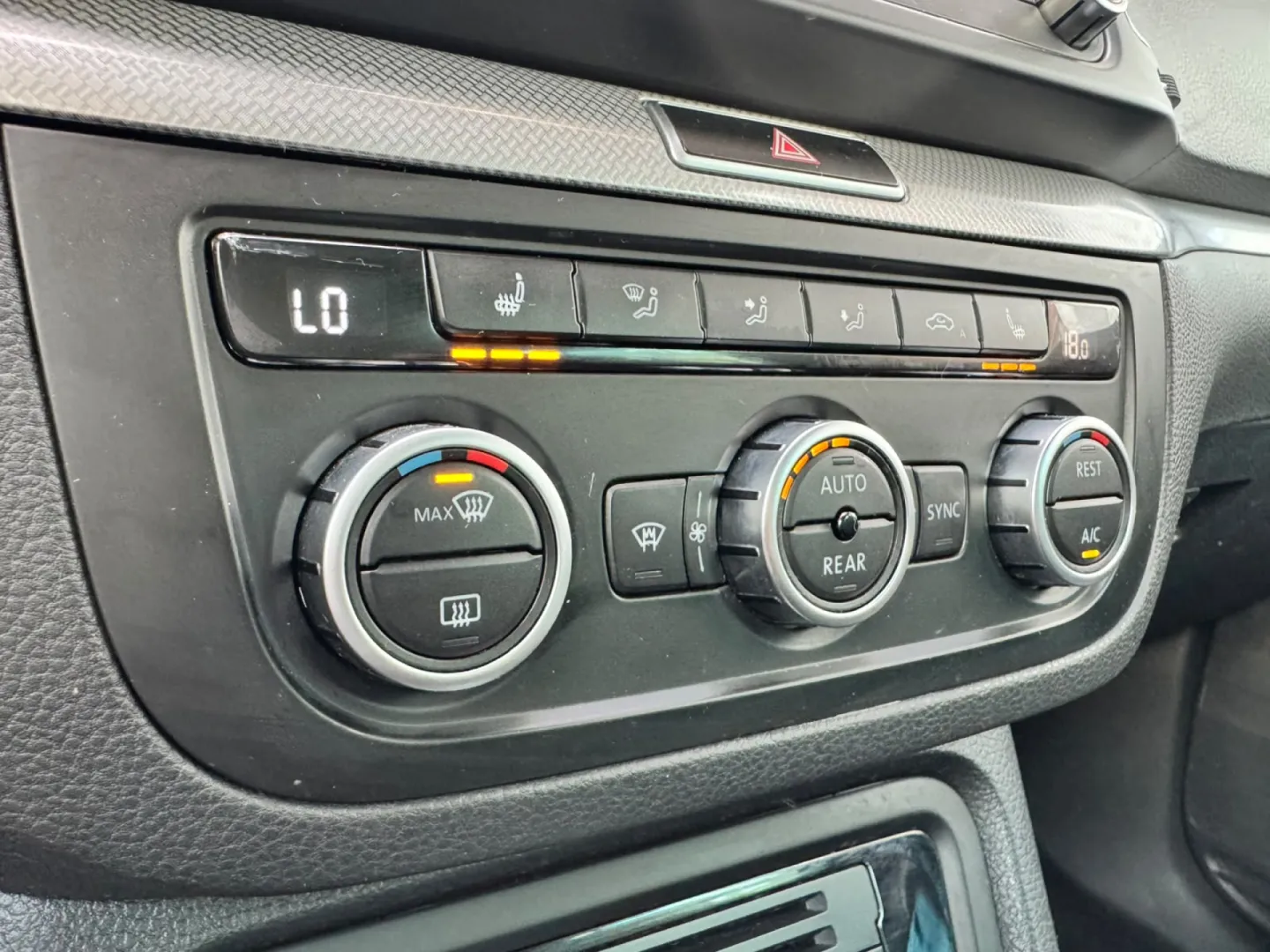Cumpara/ Vinde online Volkswagen Sharan 2012 SH, la cel mai bun pret pentru tine!