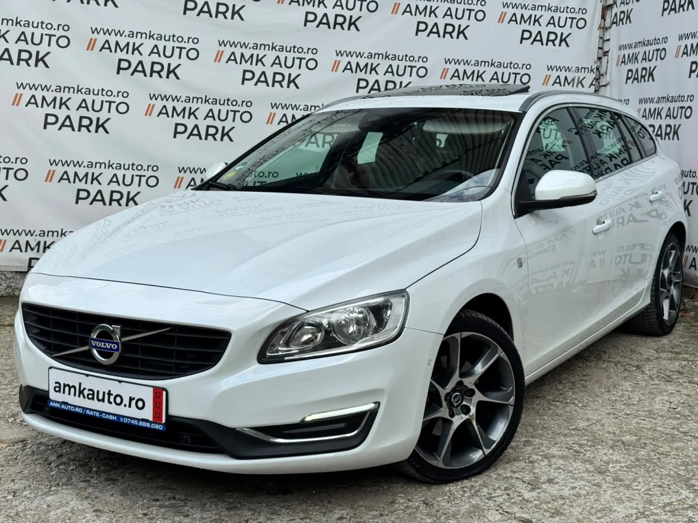 Cumpara/ Vinde online Volvo V60 2015 SH, la cel mai bun pret pentru tine!