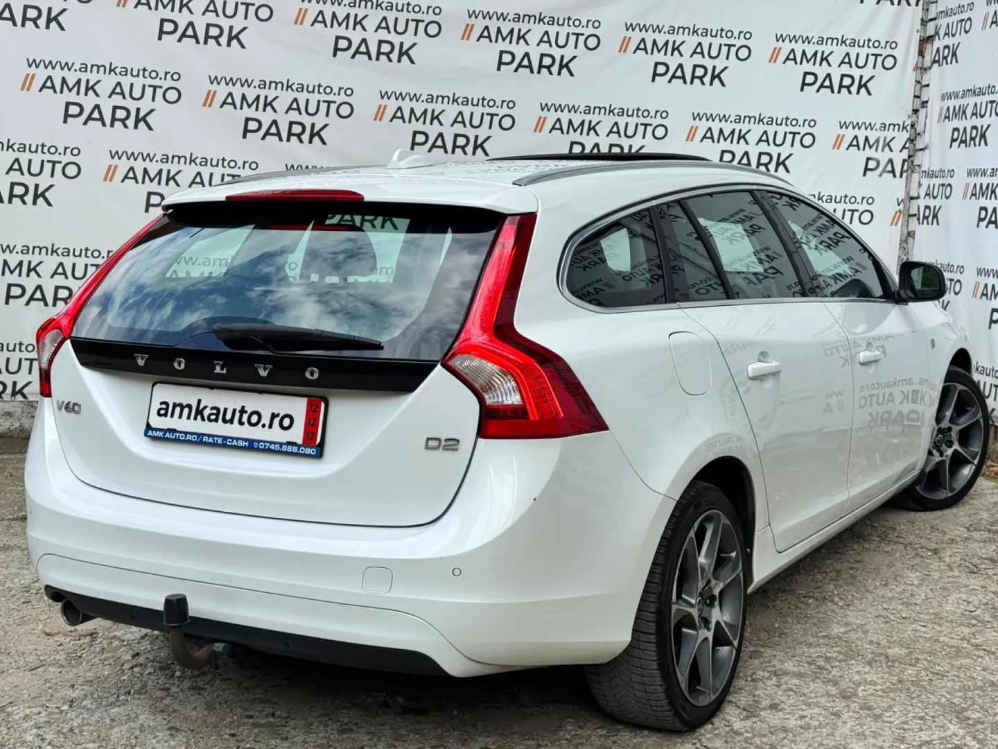 Cumpara/ Vinde online Volvo V60 2015 SH, la cel mai bun pret pentru tine!