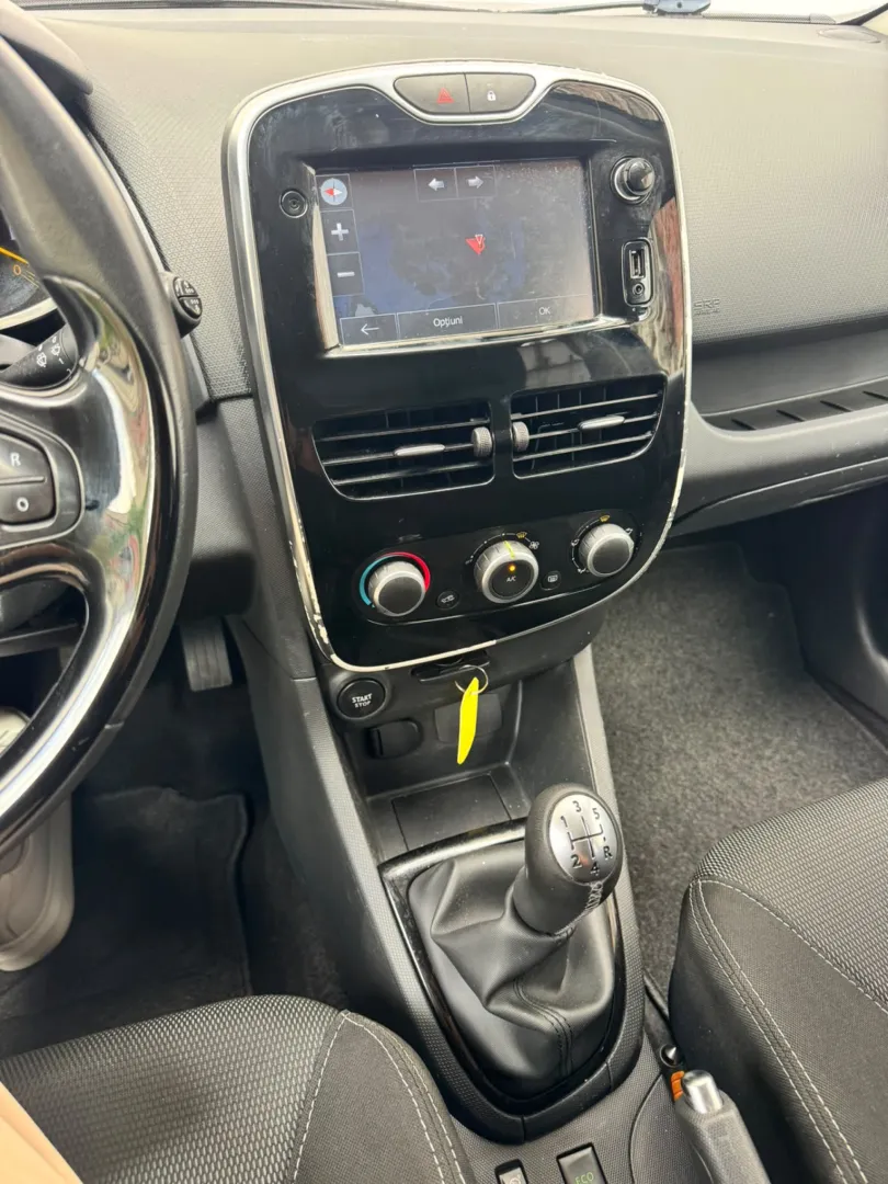 Cumpara/ Vinde online Renault  Clio 2015 SH, la cel mai bun pret pentru tine!