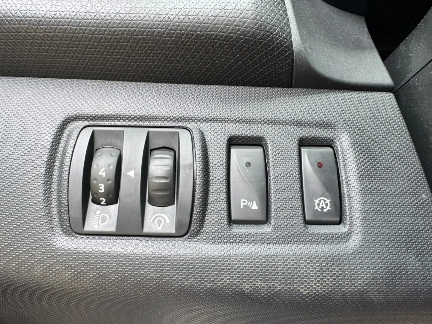 Cumpara/ Vinde online Renault  Clio 2015 SH, la cel mai bun pret pentru tine!