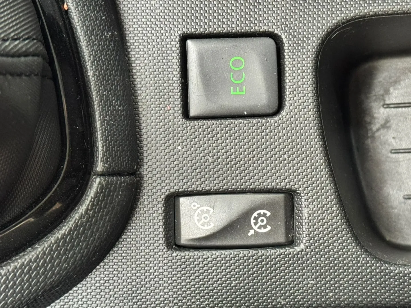 Cumpara/ Vinde online Renault  Clio 2015 SH, la cel mai bun pret pentru tine!