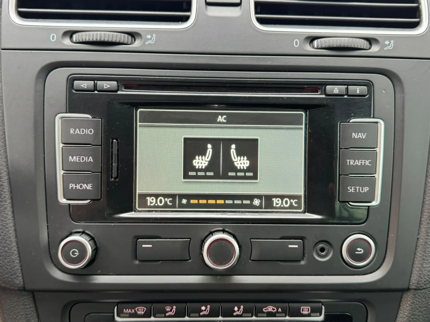 Cumpara/ Vinde online Volkswagen Golf 2010 SH, la cel mai bun pret pentru tine!