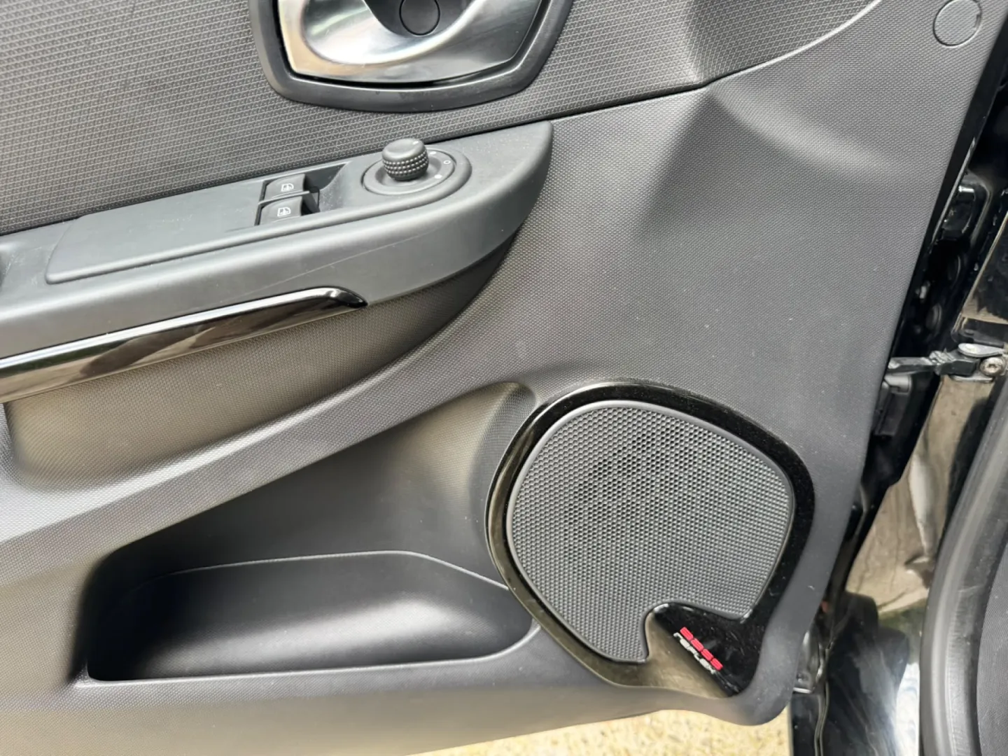 Cumpara/ Vinde online Renault  Clio 2015 SH, la cel mai bun pret pentru tine!