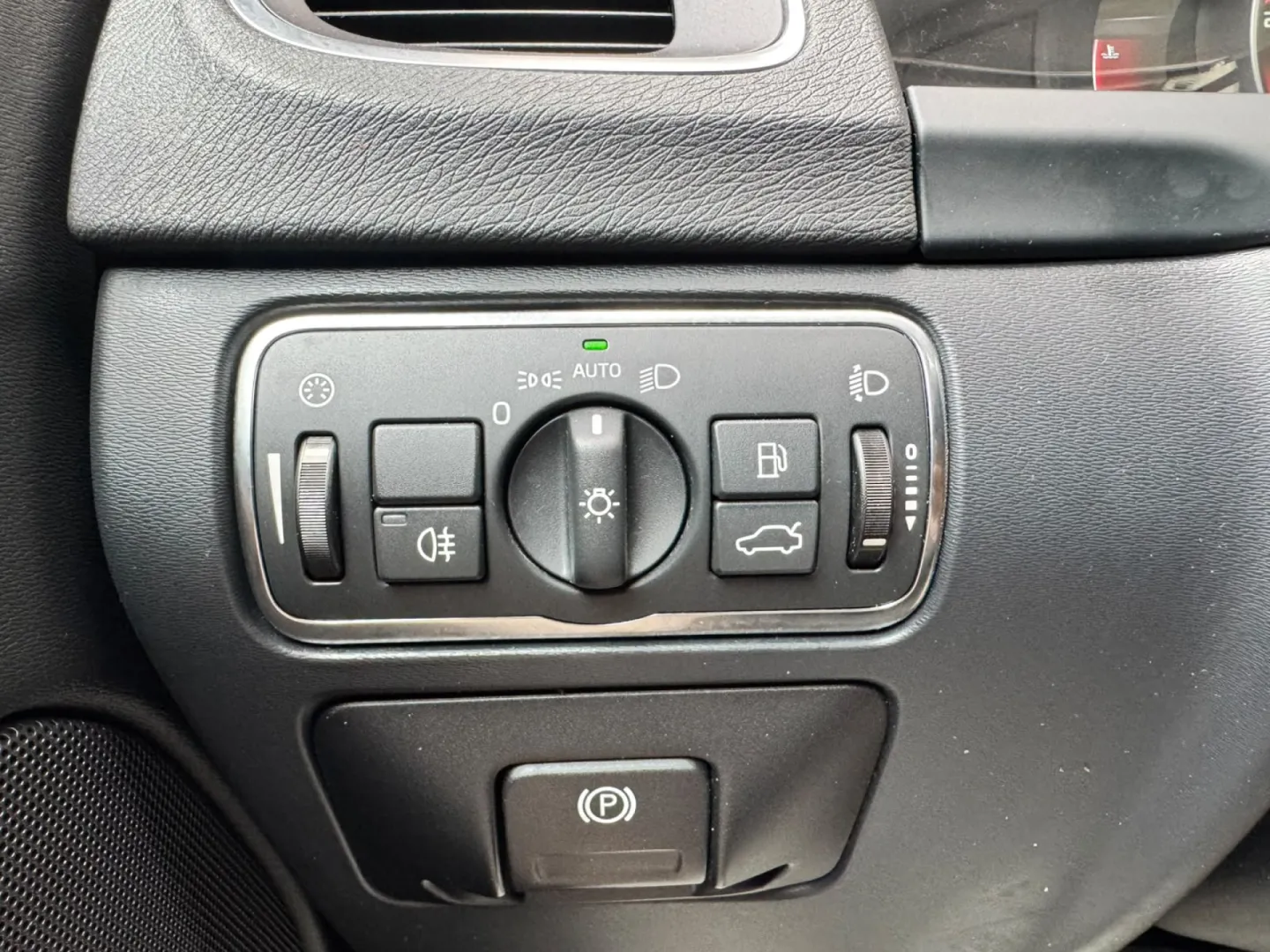 Cumpara/ Vinde online Volvo V60 2015 SH, la cel mai bun pret pentru tine!
