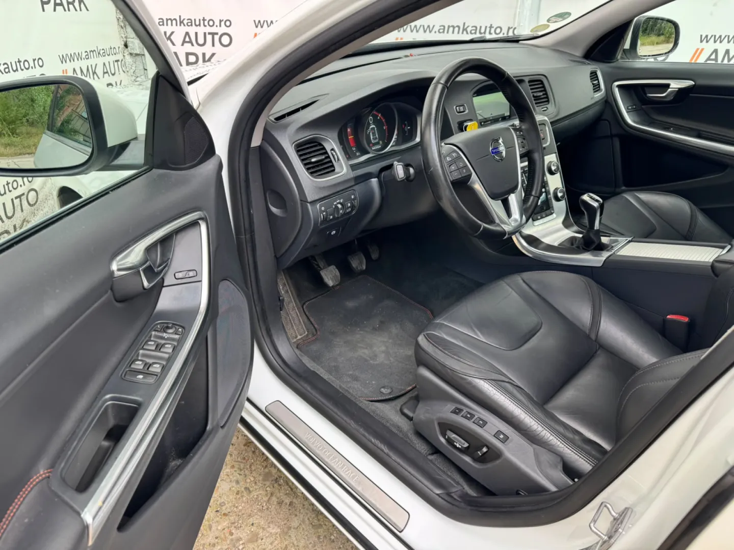 Cumpara/ Vinde online Volvo V60 2015 SH, la cel mai bun pret pentru tine!