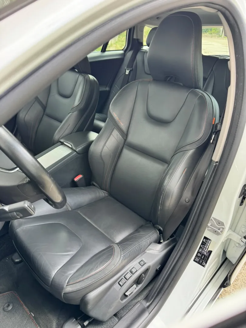 Cumpara/ Vinde online Volvo V60 2015 SH, la cel mai bun pret pentru tine!