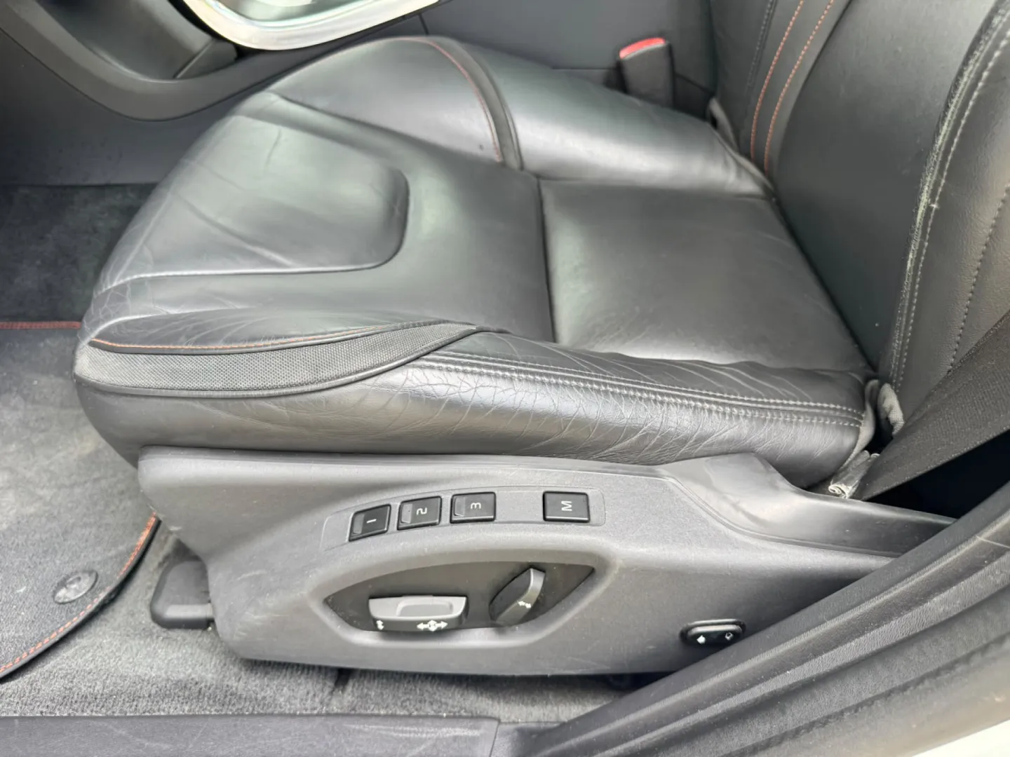 Cumpara/ Vinde online Volvo V60 2015 SH, la cel mai bun pret pentru tine!