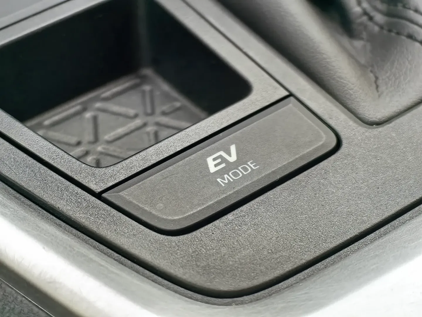 Cumpara/ Vinde online Toyota RAV 4 2021 SH, la cel mai bun pret pentru tine!