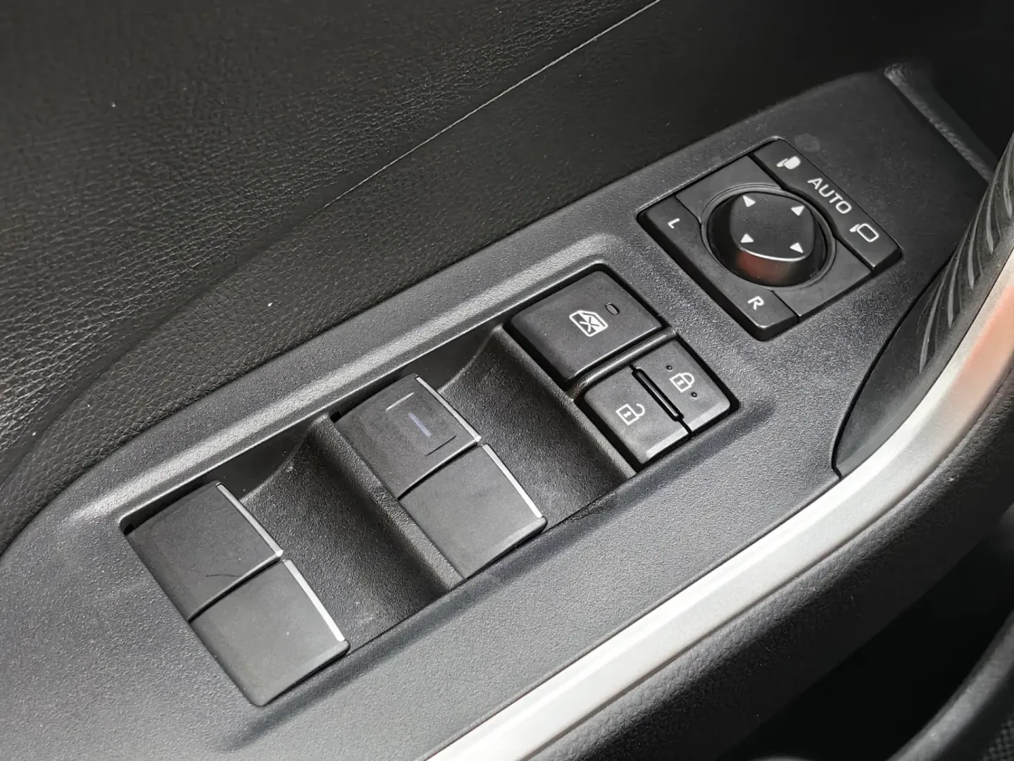 Cumpara/ Vinde online Toyota RAV 4 2021 SH, la cel mai bun pret pentru tine!