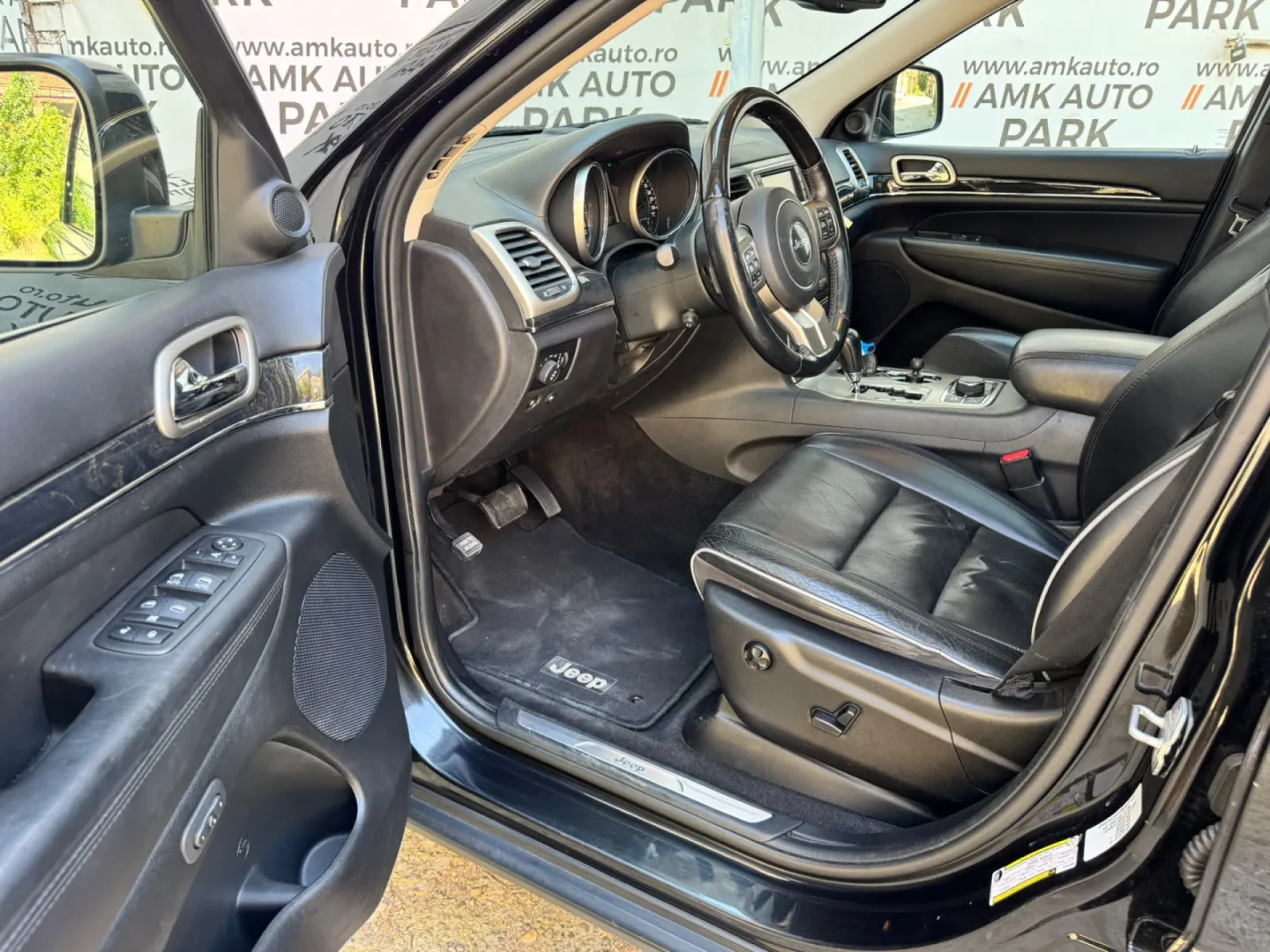 Cumpara/ Vinde online Jeep Grand Cherokee 2012 SH, la cel mai bun pret pentru tine!