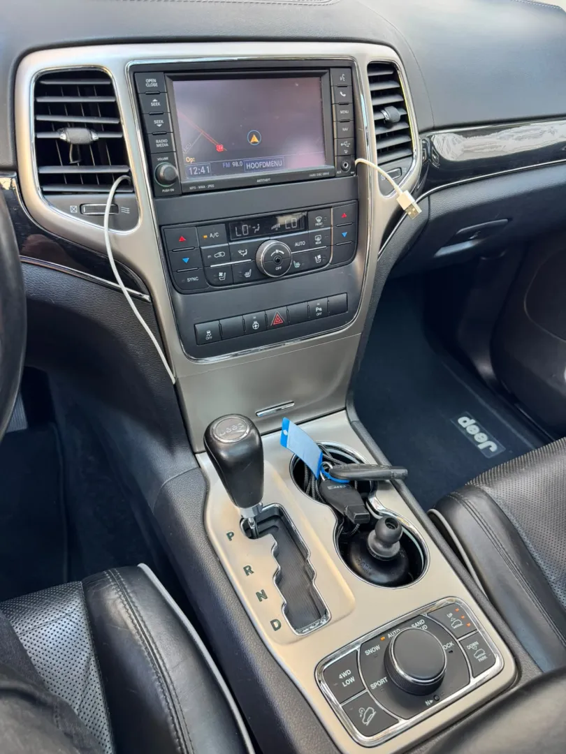 Cumpara/ Vinde online Jeep Grand Cherokee 2012 SH, la cel mai bun pret pentru tine!