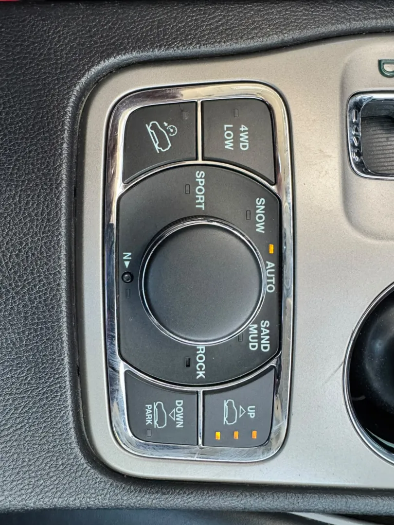 Cumpara/ Vinde online Jeep Grand Cherokee 2012 SH, la cel mai bun pret pentru tine!