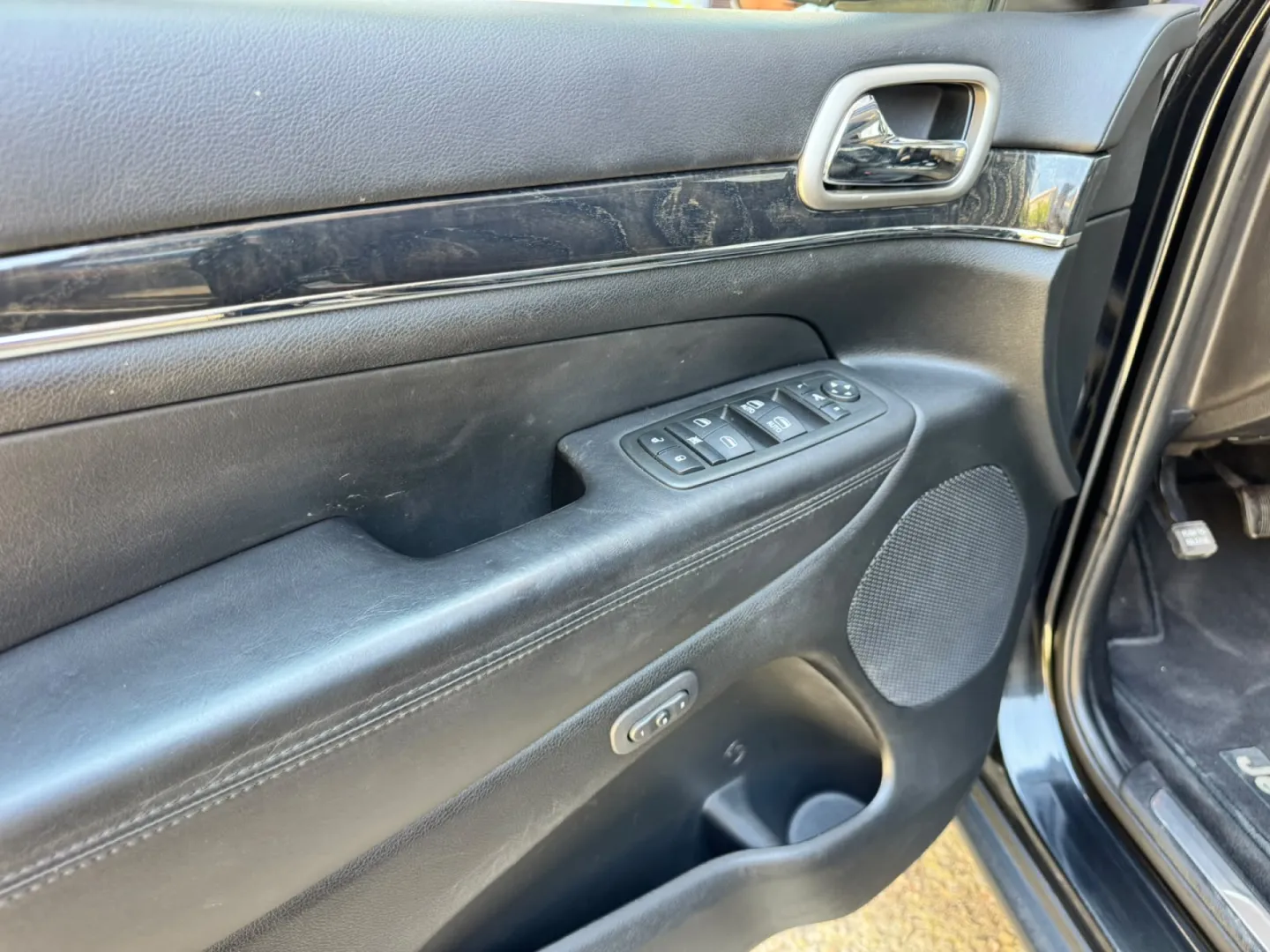 Cumpara/ Vinde online Jeep Grand Cherokee 2012 SH, la cel mai bun pret pentru tine!